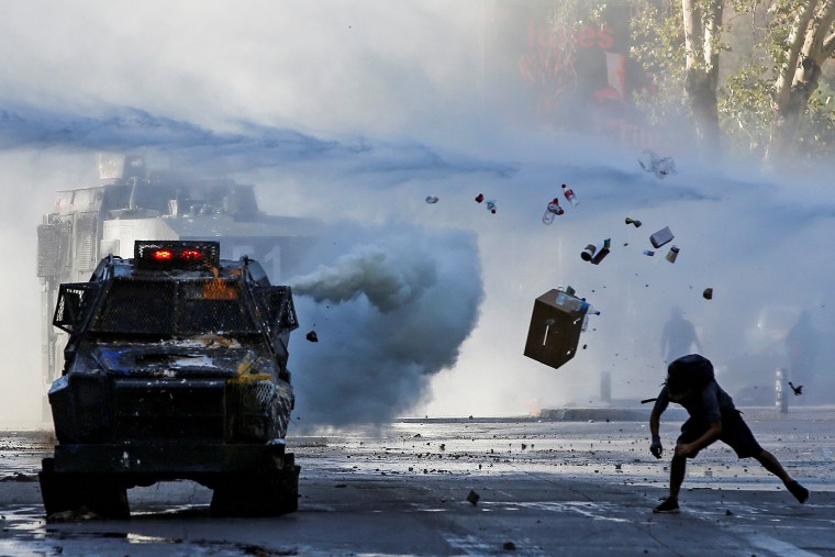 Image: Protests against Chile's government in Santiago