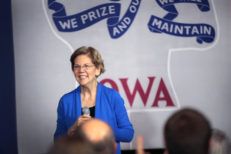 Image: Presidential Candidate Elizabeth Warren Campaigns In Cedar Rapids, IA