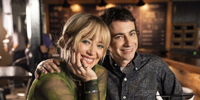 Hilary Duff and Adam Lamberg in the episode "Bangs" apart of the Lizzie McGuire reboot on Disney.