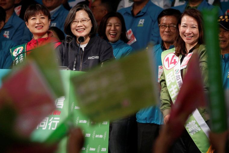 Image: Taiwan President Tsai Ing-wen attends a campaign ahead of the presidential election in Changhua