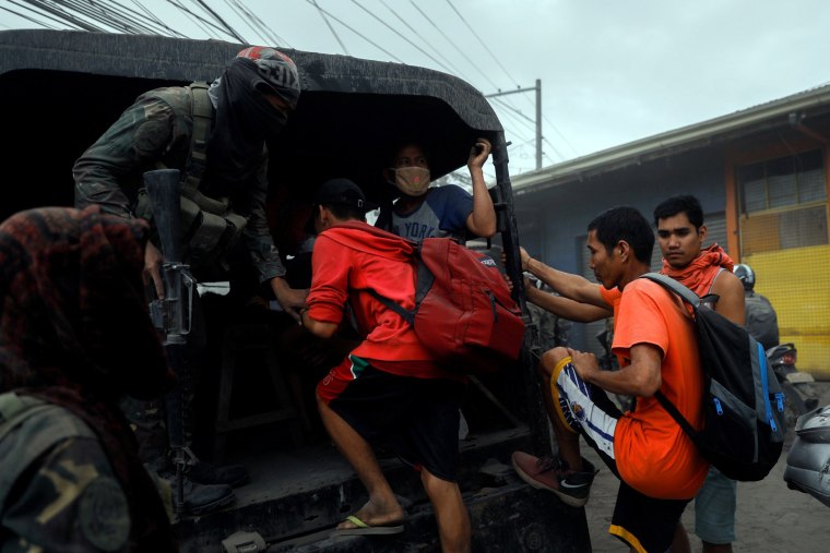 Image: Residents living near the erupting Taal Volcano are evacuated in Agoncillo