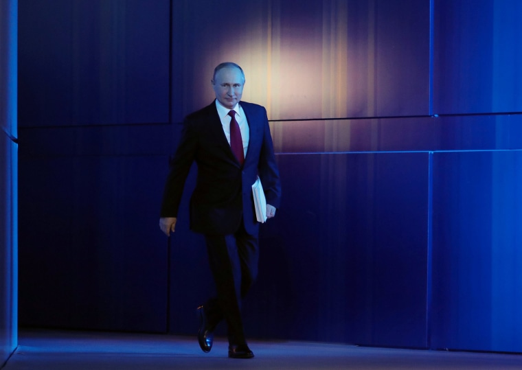 Image: Russian President Putin arrives to deliver his address to the Federal Assembly in Moscow