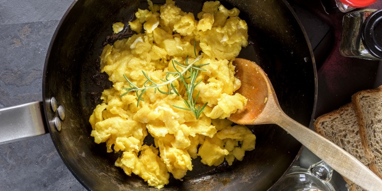 This surprising ingredient makes scrambled eggs super fluffy