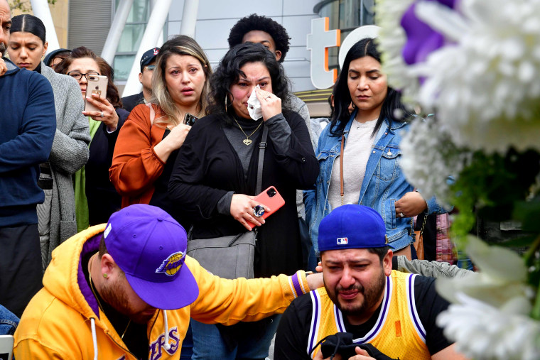 Image: Mourners for Kobe Bryant