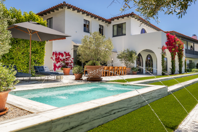 Lori Loughlin and Mossimo Giannulli have listed their sprawling Mediterranean-style mansion for $28.7 million. 

