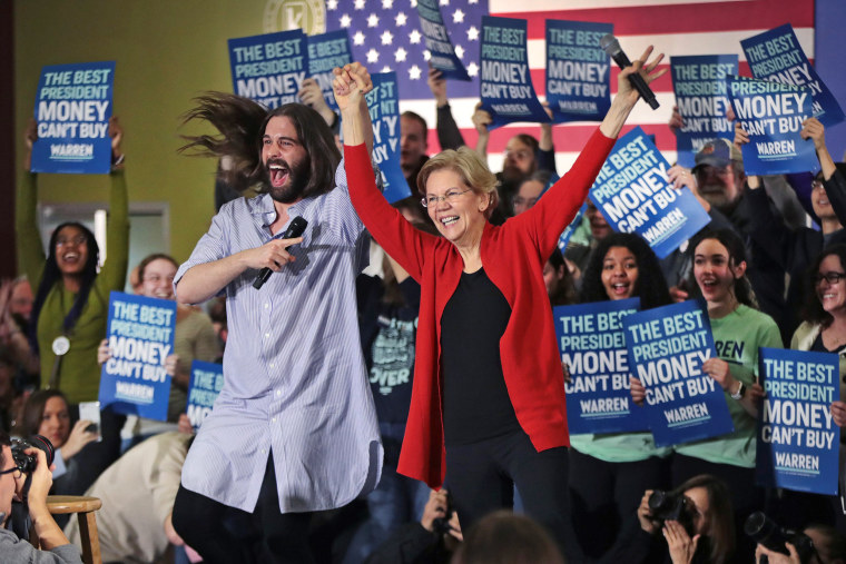 Image: Presidential Candidate Elizabeth Warren Campaigns In Eastern Iowa