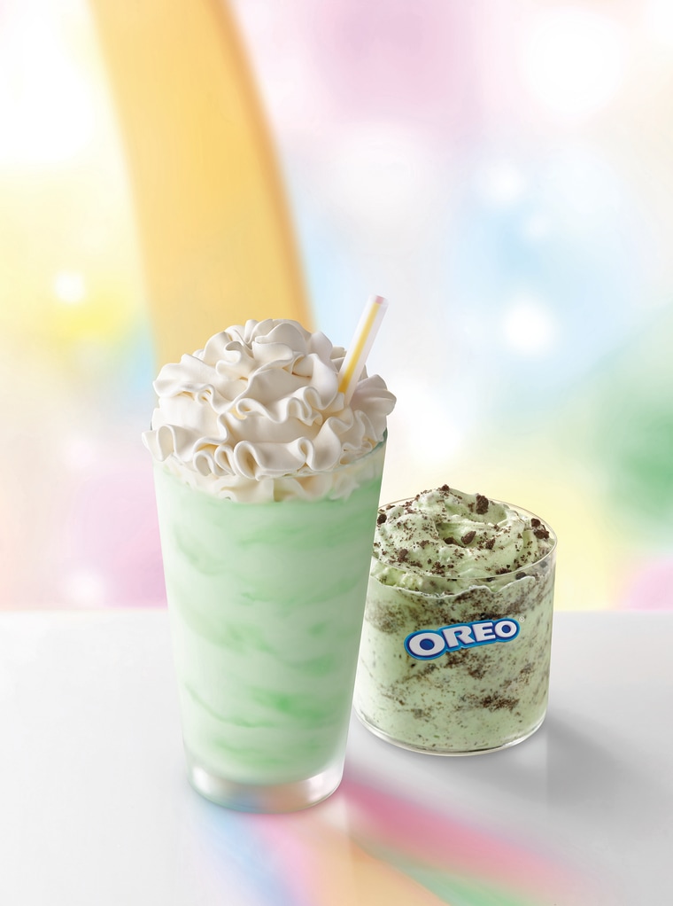 Dive into a flurry of minty flavor and Oreo cookies. 