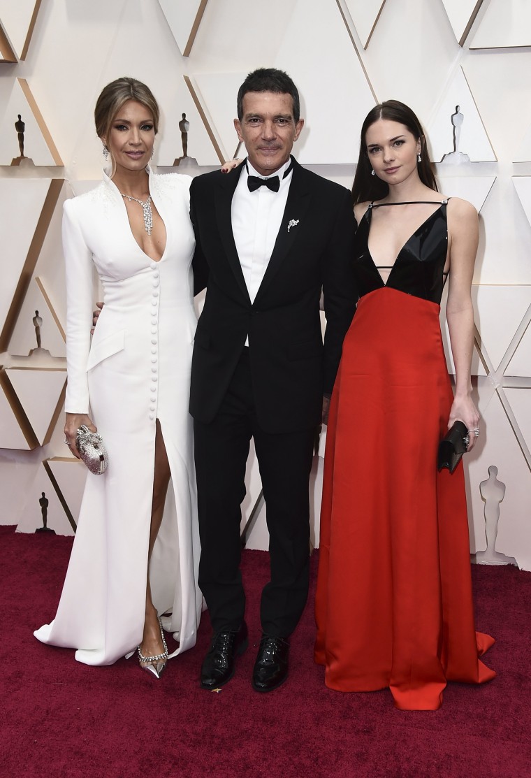 Nicole Kimpel, Antonio Banderas, and Stella Banderas at 2020 Oscars red carpet