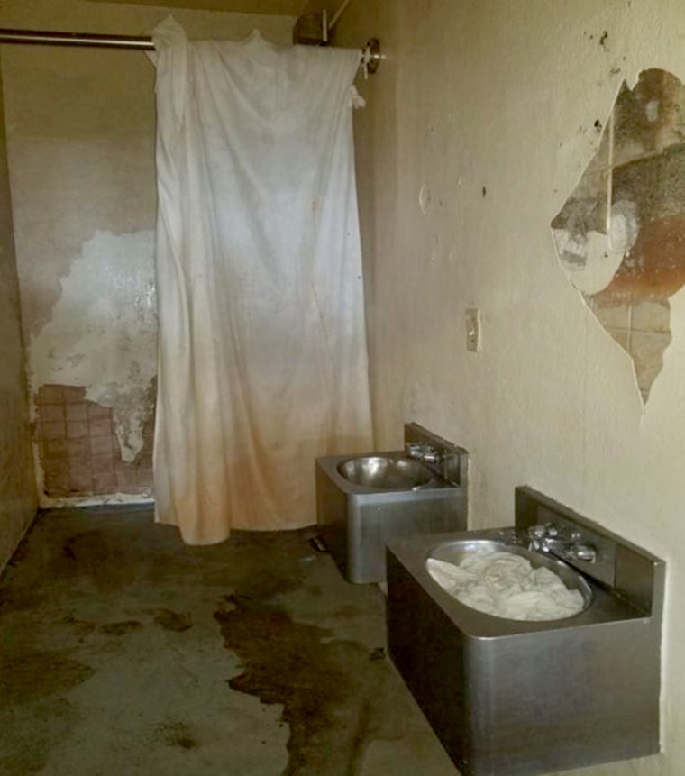 Image: An inoperable toilet inside a cell at Parchman.