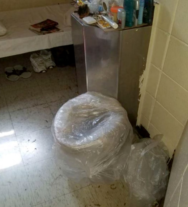 Image: An inoperable toilet inside a cell at Parchman.