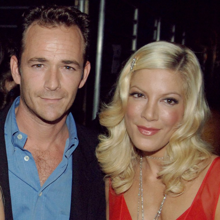 Tori Spelling and Luke Perry at 2005 TV Land Awards - Backstage