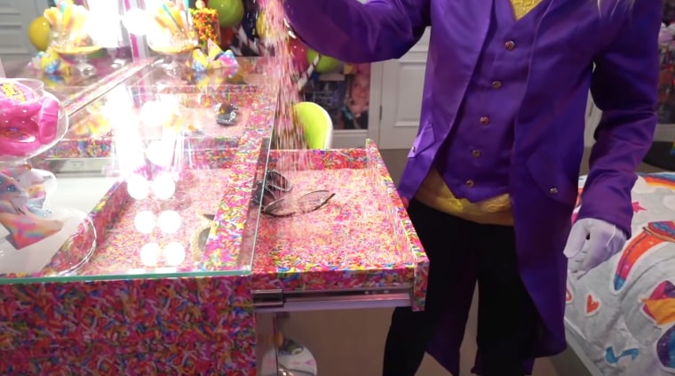 You can see her vanity's drawers are filled with sprinkles in this shot!