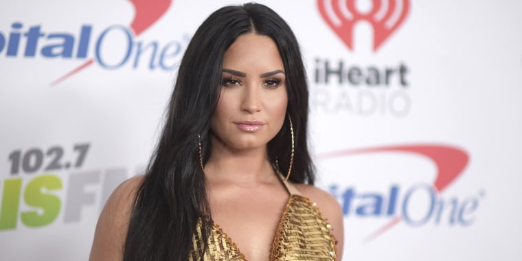 Demi Lovato makeup-free, freckles