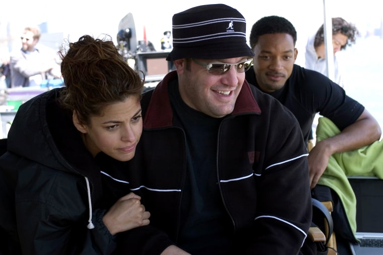HITCH, Eva Mendes, Kevin James, Will Smith on set, 2005, (c) Columbia/courtesy Everett Collection