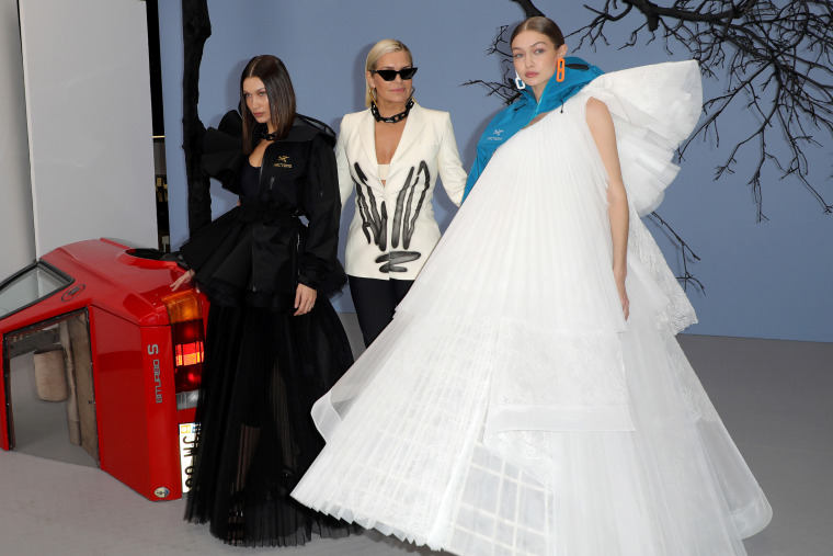 Yolanda Hadid, Bella Hadid, Gigi Hadid, Off-White Paris Fashion Week