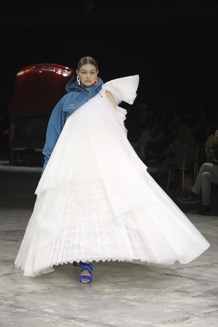Gigi Hadid Off-White Paris Fashion Week