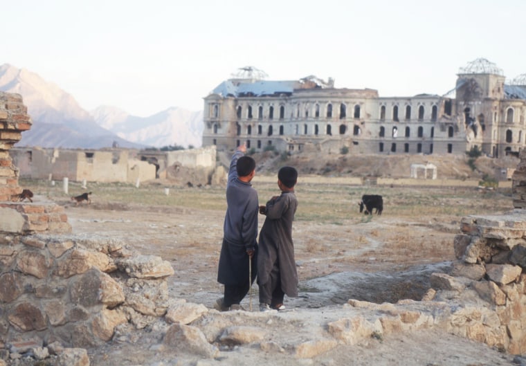 Image: Displaced civilians near Kabul, Afghanistan