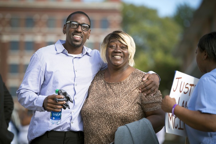 Lamonte McIntyre, left, who was imprisoned for 23 years for a 1994 double murder in Kansas walks out of a courthouse in Kansas City, Kan., with his mother, Rosie McIntyre on Oct. 13, 2017.