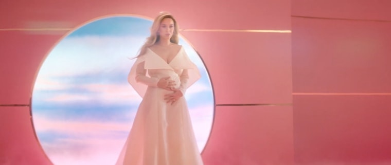Image: Katy Perry shows off baby bump in new music video as she announces she is expecting