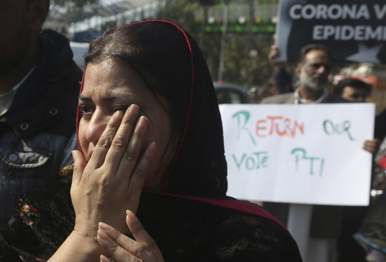 Image: Family members of Pakistani students in Wuhan, China