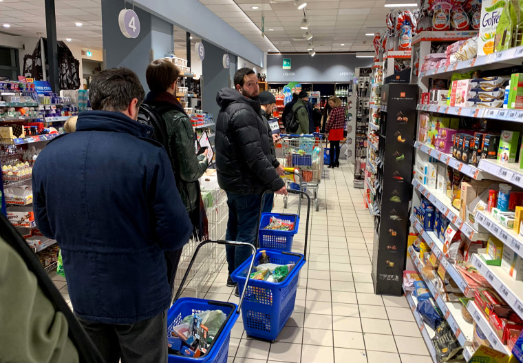 Image: Customers in Milan
