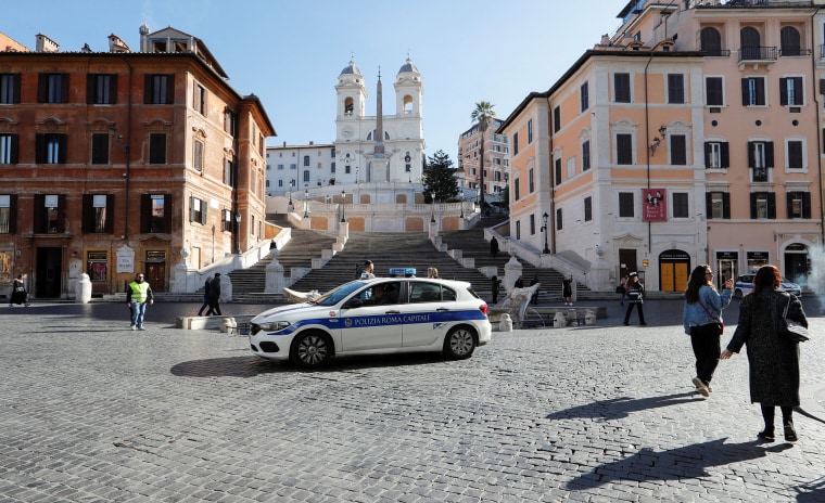 Image: Police near the Spanish Steps in Rome