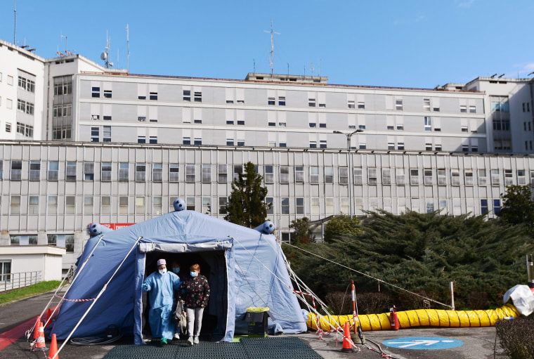 Image: Medical tent in Cremona, Italy