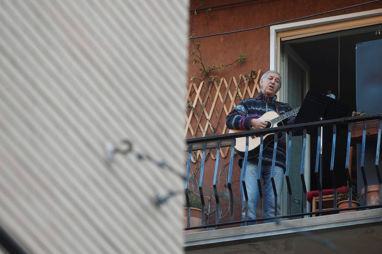 Image: Guitarist in Milan