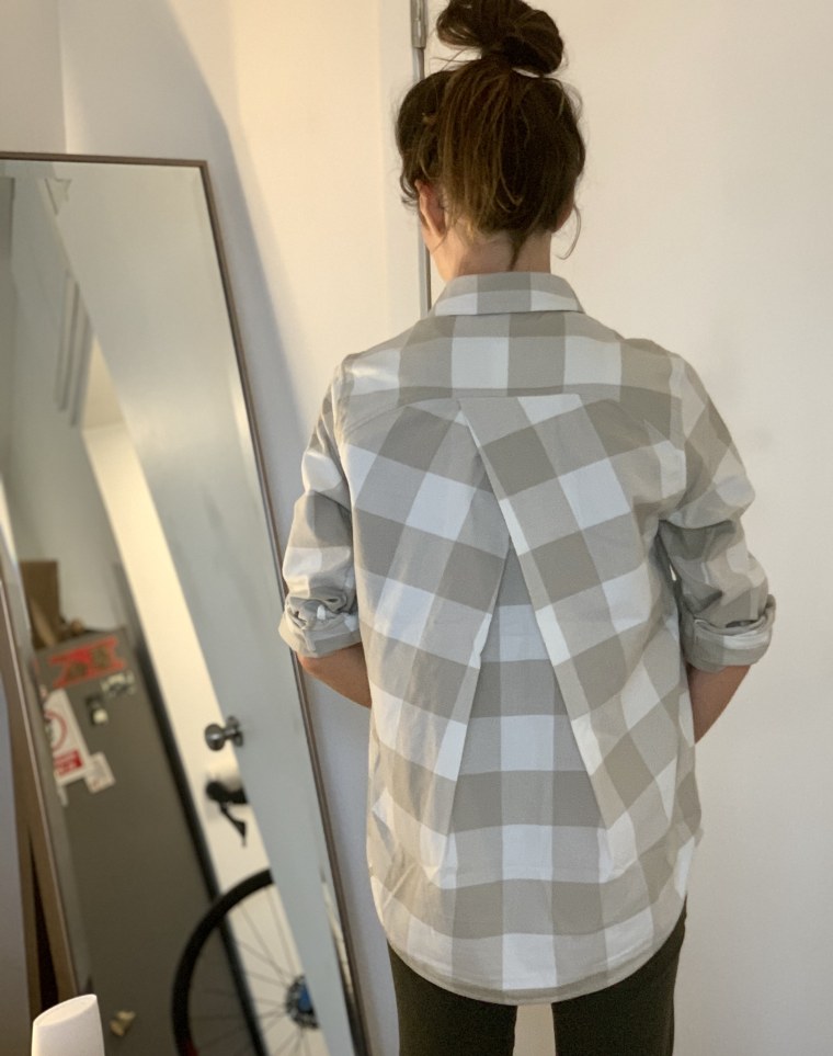 I love the pleated back of the Full Day Ahead Shirt