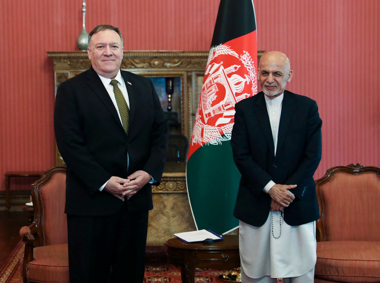 Image: Afghanistan's President Ashraf Ghani poses for a picture with US Secretary of State Mike Pompeo during their meeting in Kabul