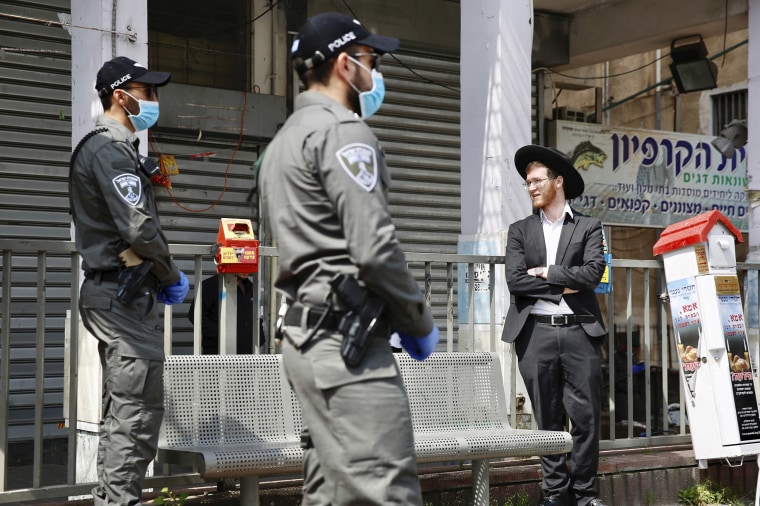 Image: Israeli border police officers 