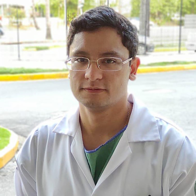 Ricardo Bandeiro Filho is a pulmonologist at the large Portugal Hospital in Recife, Brazil.