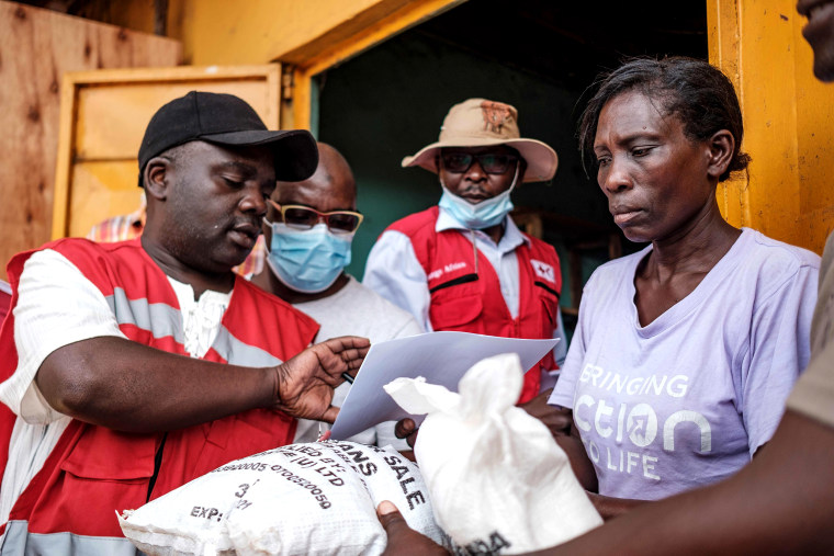 Image: Red Cross volunteers in Uganda