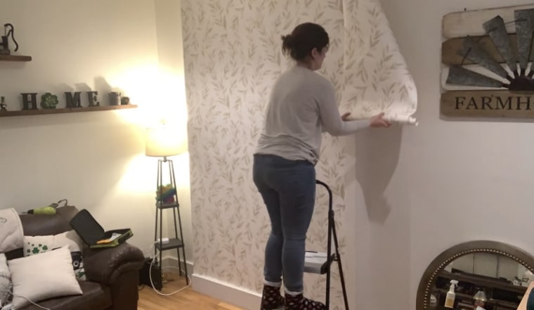 Removable wallpaper apartment DIY: I transformed my living room in an ...