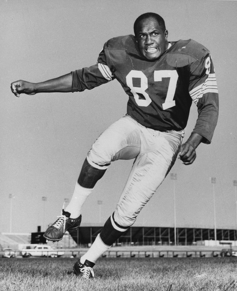 Willie Davis, NFL Hall of Fame defensive end, dies at 85