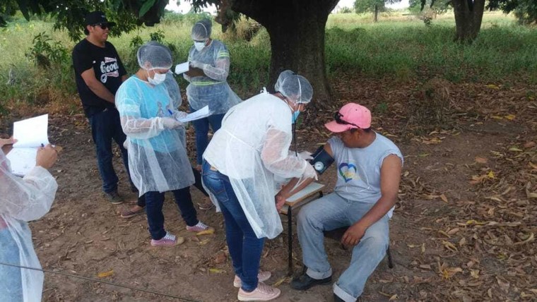 Image: Indigenous health workers doing examinations and informing relatives working in the cities about the need to be quarantined.