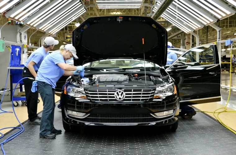 Image: Line inspection workers check out a Volkswagen AG 2012 Passat at the company's factory in Chattanooga