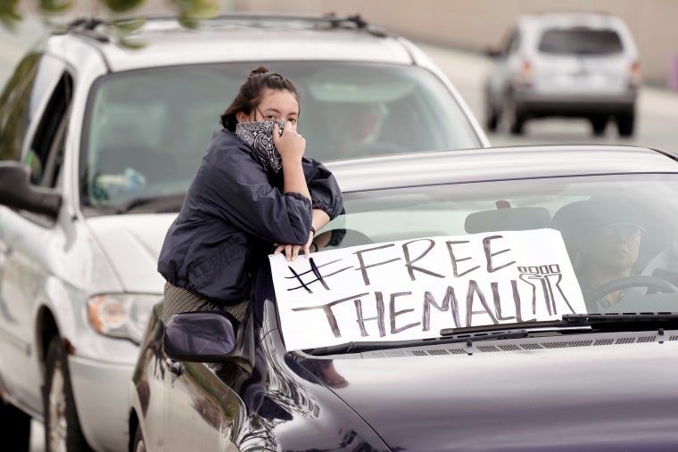 Image: Pueblo Sin Fronteras drive-by protest ICE at Otay Mesa Detention Center