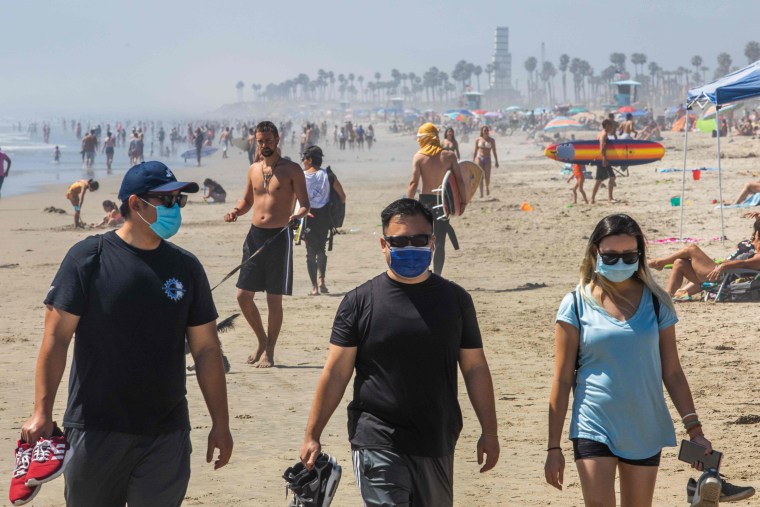 Image: US-HEALTH-VIRUS-BEACH-HEAT