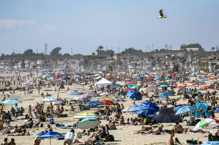 Image: Thousands Pack The Beach Despited Coronavirus Pandemic