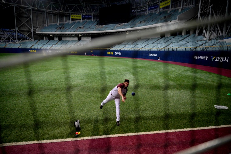 Coronavirus: S Korea baseball league reopens in empty stadiums, Coronavirus pandemic