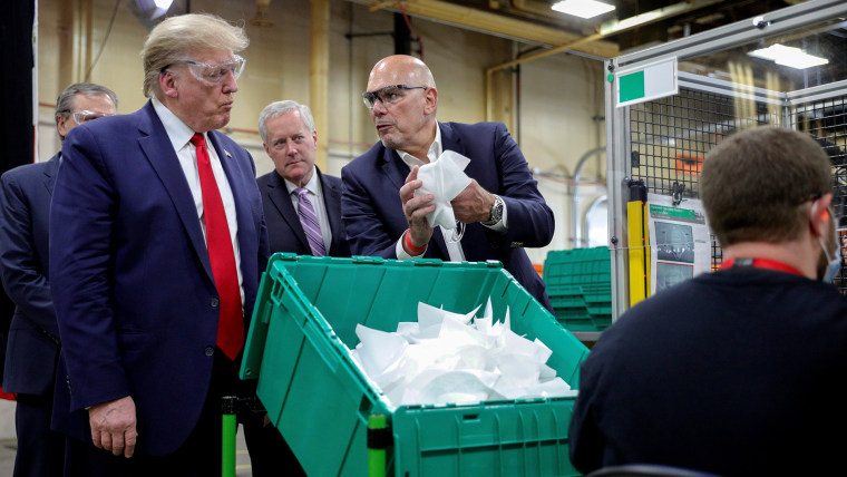 Image: President Donald Trump tours face mask production facility in Phoenix, Arizona