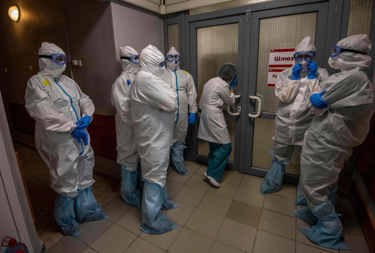 Image: Medical workers in Moscow