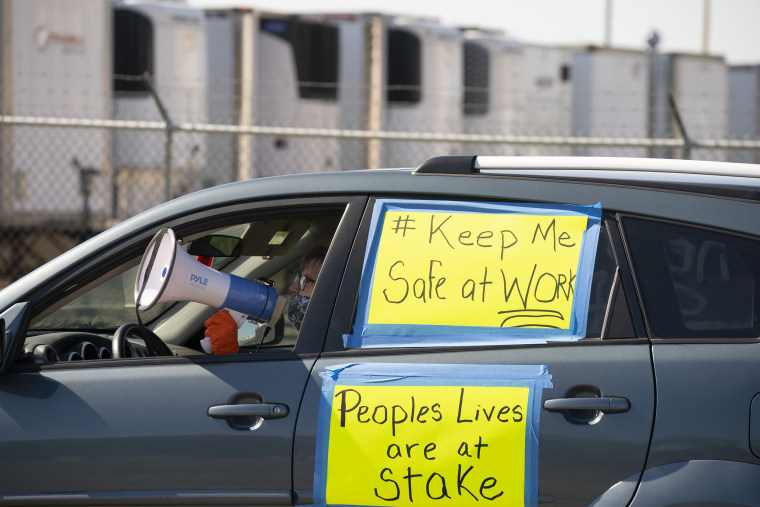 Image: Protest outside plant in Minnesota