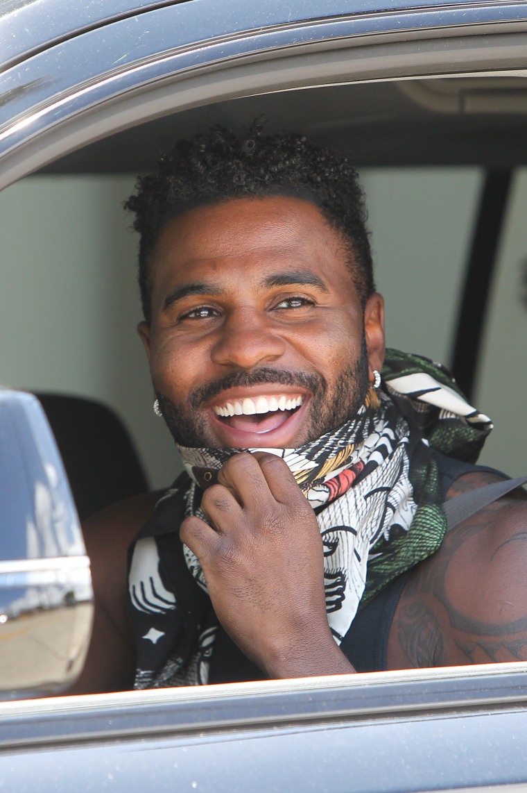 Jason Derulo Shows Off Perfect Looking  Teeth After Crazy Corn On The Cob Stunt