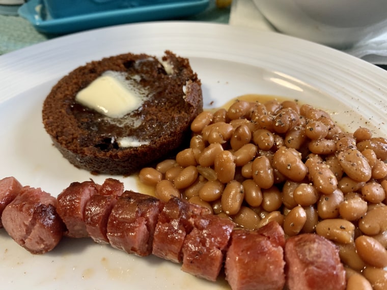 Our B&amp;M feast: raisin bread served with baked beans and hot dogs.