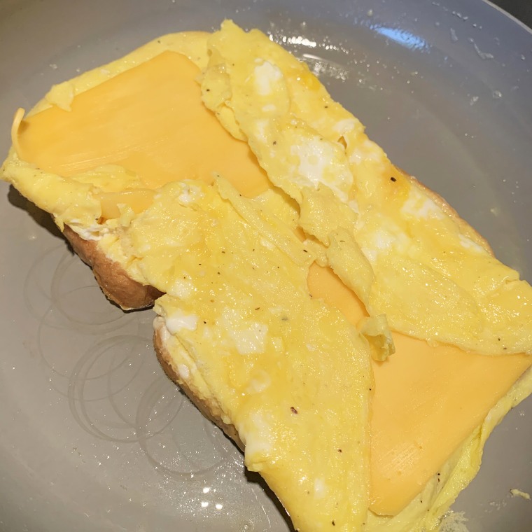 Flip the entire egg-and-bread mixture over to cook the remaining side of the egg-soaked bread, then add your desired toppings.