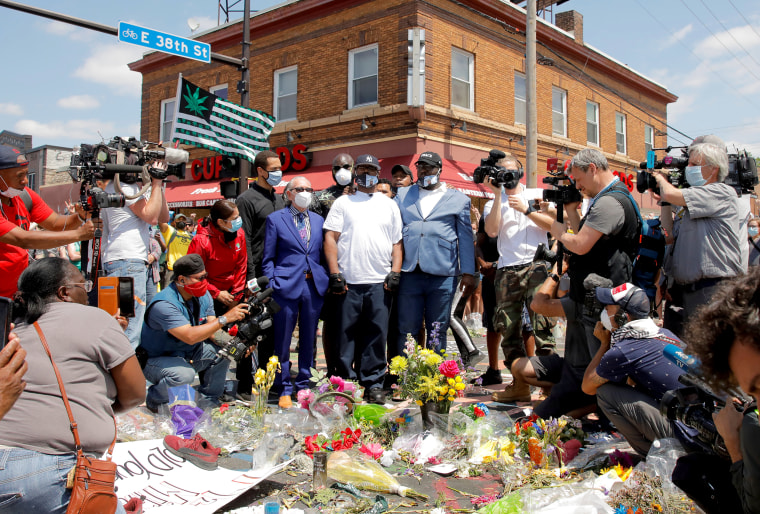 Image: A makeshift memorial honouring George Floyd in Minneapolis