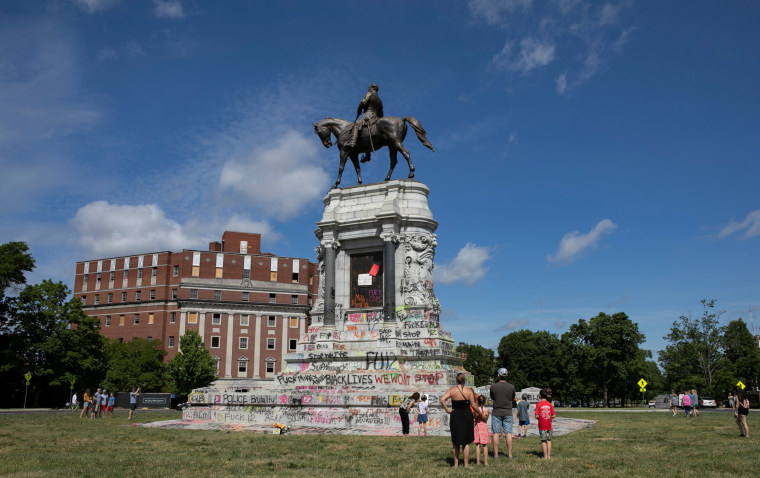 Image: Robert E. Lee statue