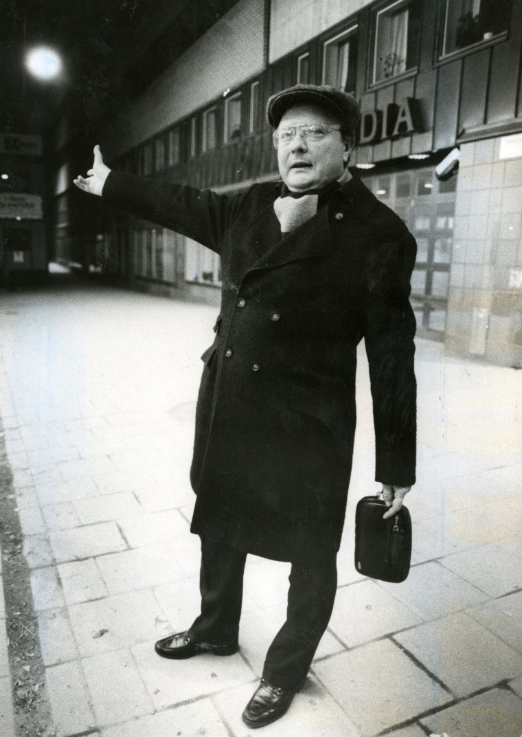 Image: Stig Engstrom gestures outside Skandias office in Stockholm